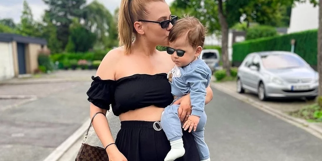 Η Λάουρα Νάργες σε μια άκρως τρυφερή φωτογραφία με τον γιο της