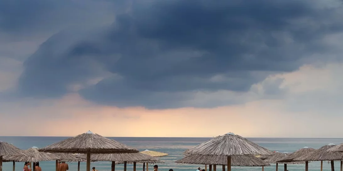 Καιρός | Πέφτει έως 6 βαθμούς η θερμοκρασία - Πού θα "χτυπήσουν" σήμερα τα έντονα φαινόμενα