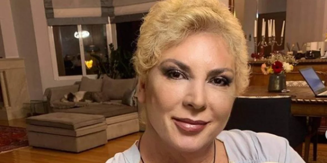 Δήμητρα Λιάνη Παπανδρέου | Με κόκκινο καφτάνι στο Ηρώδειο - Η σύντομη συνομιλία με τον Στέφανο Κασσελάκη