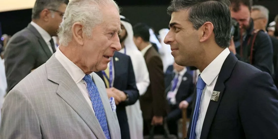 Ο Βασιλιάς Κάρολος πήρε θέση για τα Μάρμαρα του Παρθενώνα;- Η γραβάτα με τις ελληνικές σημαίες την επομένη της κόντρας Μητσοτάκη-Σούνακ