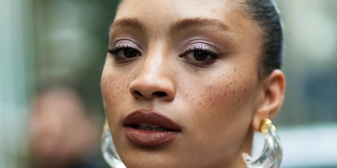 5 παλέτες σκιών σε γήινες, neutral και bronze αποχρώσεις με λιγότερα από 13 ευρώ