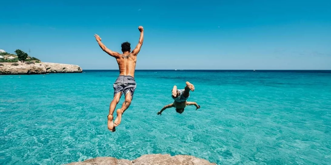 Η πιο μαγευτική παραλία μόλις μία ώρα από την Αθήνα