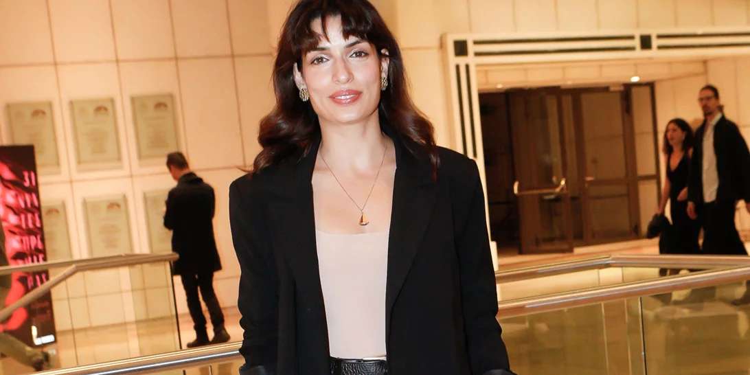 Τόνια Σωτηροπούλου | Το κοστούμι της από την Pink Woman είναι η πιο chic επιλογή για επίσημες εμφανίσεις