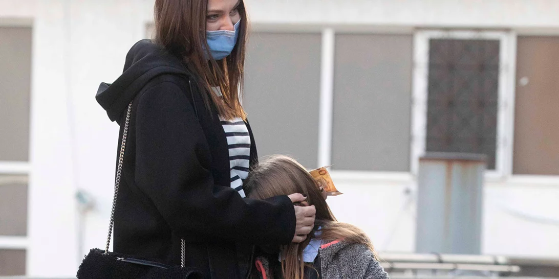 Υβόννη Μπόσνιακ | Βόλτα για ψώνια με την εξάχρονη κόρη της, Ελένη