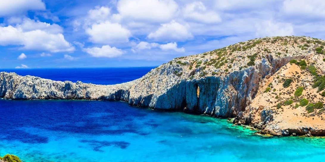 Όλοι αποθεώνουν το ελληνικό "νησί των πειρατών" γιατί τα έχει όλα