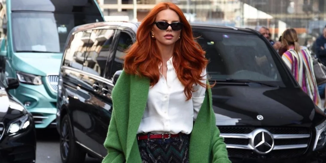 Η Έβελυν Καζαντζόγλου ταξιδεύει στις πρωτεύουσες της μόδας και παραδίδει μαθήματα στιλ