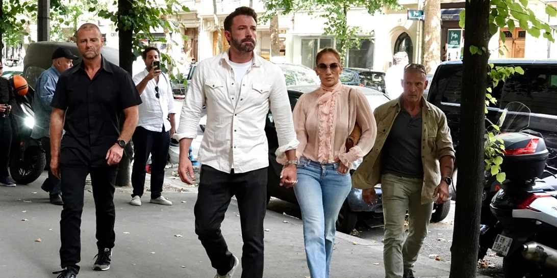 H Jennifer Lopez ξέρει καλά ποιο τζιν της ταιριάζει | Η γραμμή που είναι ιδανική για γυναίκες με καμπύλες
