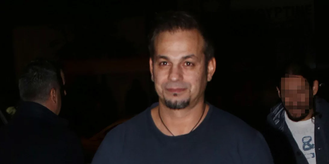 Ντέμης Νικολαΐδης | Τα καυτά φιλιά με ξανθιά κυρία (και δεν είναι η Κατερίνα Παναγοπούλου)