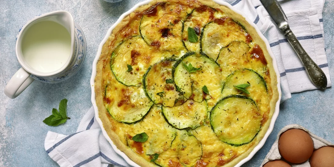 Εσύ δοκίμασες την ονειρική τάρτα με κολοκυθάκια του Άκη Πετρετζίκη;