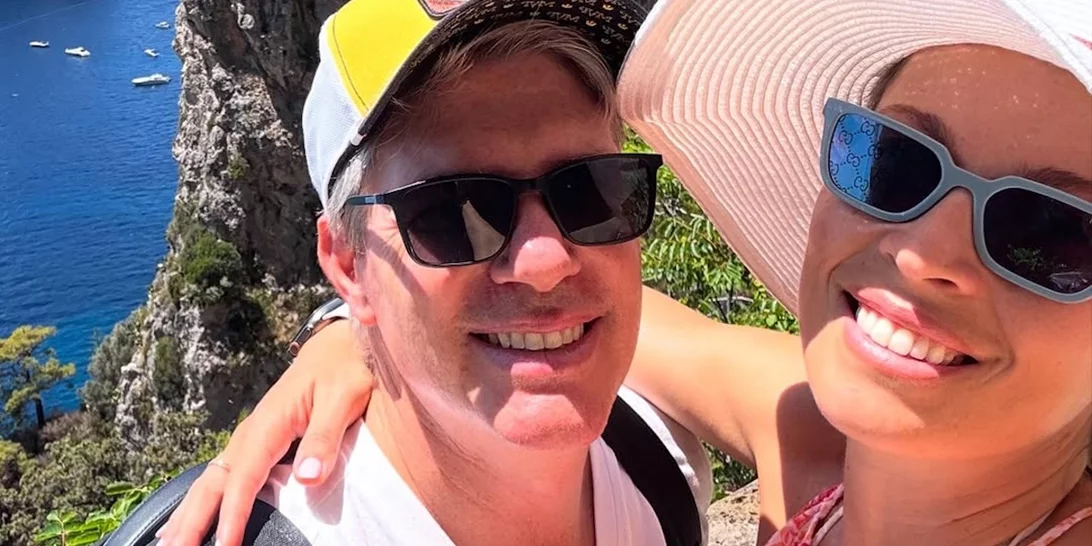 Μαριέττα Χρουσαλά | Χέρι-χέρι με τον Λέοντα Πατίτσα στα σοκάκια της Μυκόνου