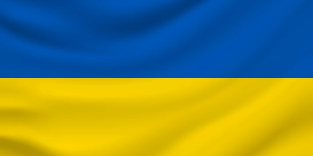 Το αντιπολεμικό μήνυμα των fashion influencers | Τα street style σύνολα στα χρώματα της ουκρανικής σημαίας