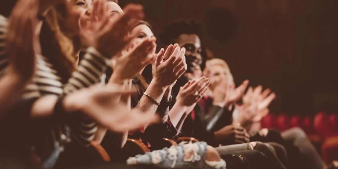 Για ποιο λογο χειροκροτάμε | Τα παλαμάκια και η ιστορία τους