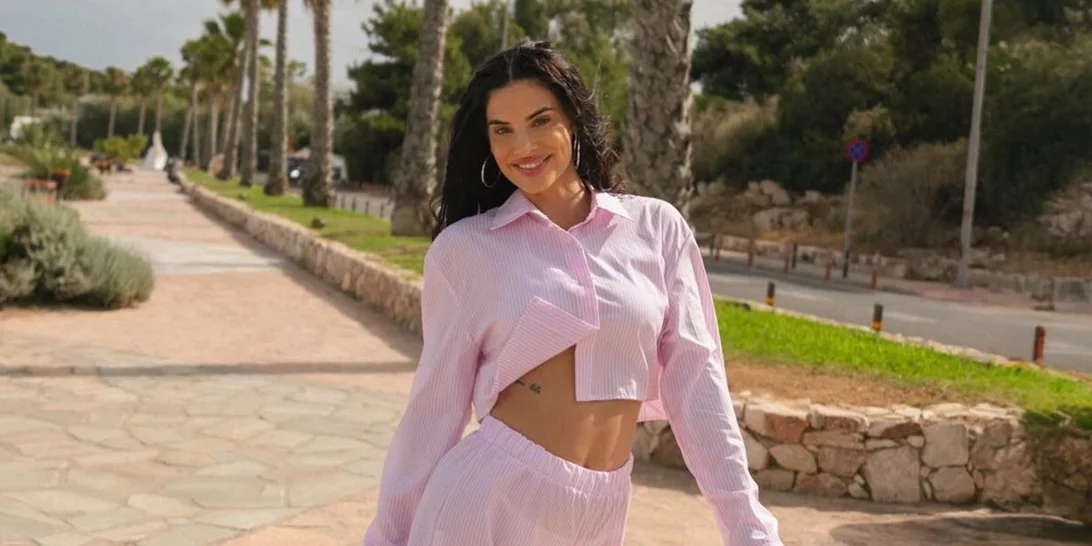 Η Χριστίνα Μπόμπα φόρεσε το ολόσωμο μαγιό που κολακεύει τέλεια τις καμπύλες του σώματος