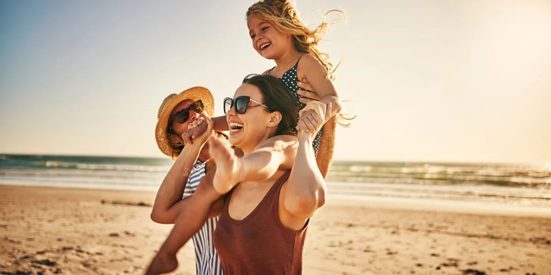 3 λάθη των γονιών που διαλύουν τη σύνδεση με τα παιδιά τους, ειδικά το καλοκαίρι