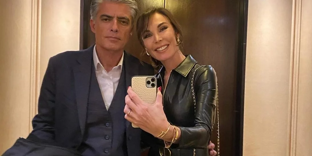 Η Τατιάνα Στεφανίδου με μαύρο εφαρμοστό φόρεμα με γούνινες λεπτομέρειες σε βάφτιση