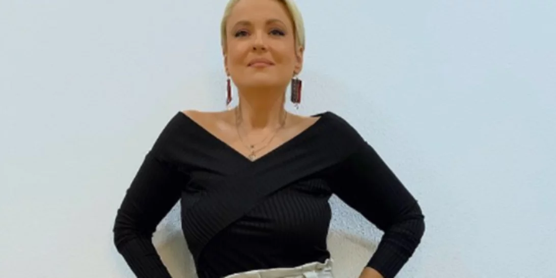 Αγνώριστη η Τζωρτζέλα Κόσιαβα | Η τεράστια αλλαγή στην εξωτερική της εμφάνιση (μετά την απώλεια κιλών)