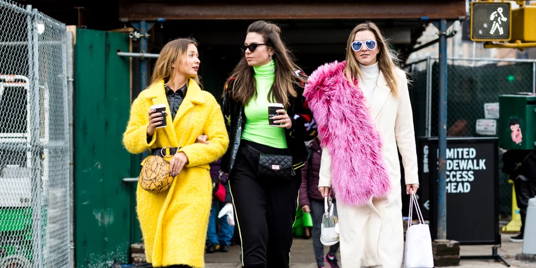 10 χρωματιστά παλτό που θα κάνουν refresh στο χειμερινό στιλ