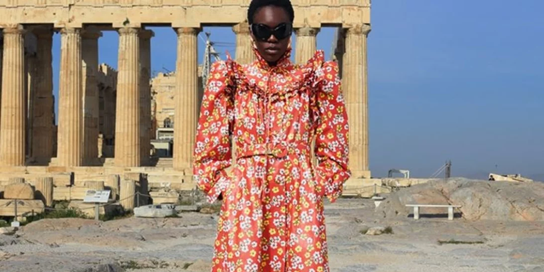 Balenciaga | Η νέα συλλoγή ταξιδεύει σε διάσημα αξιοθέατα του κόσμου – και την Ακρόπολη