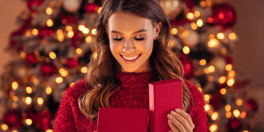 Beauty Editor suggests | Tα πιο festive beauty δώρα Χριστουγέννων για τις φίλες σου (και για κάθε budget)