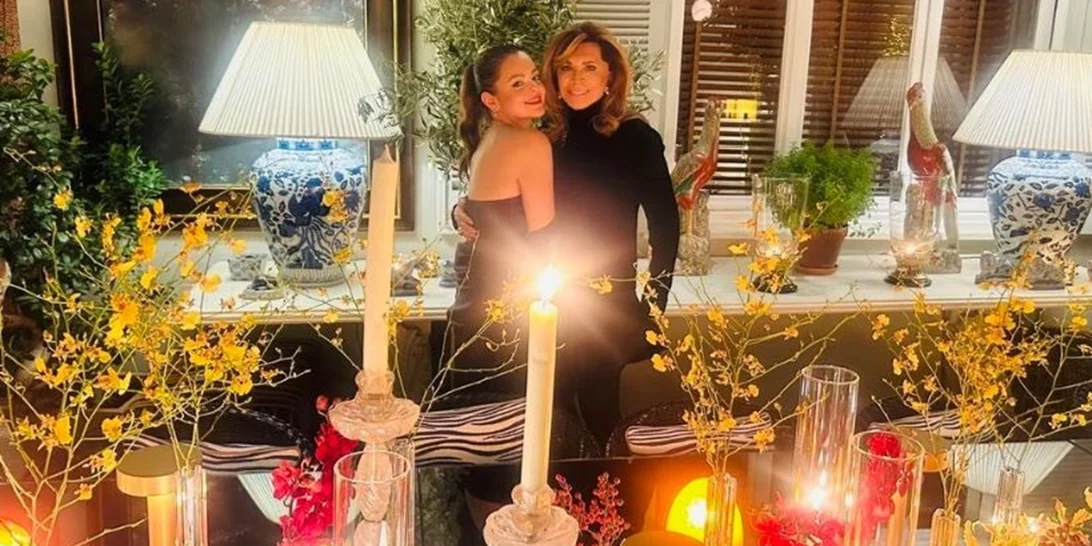 Μιμή Ντενίση | Εικόνες από το πολίτικο δείπνο (για λίγους) που παρέθεσε στο σπίτι της