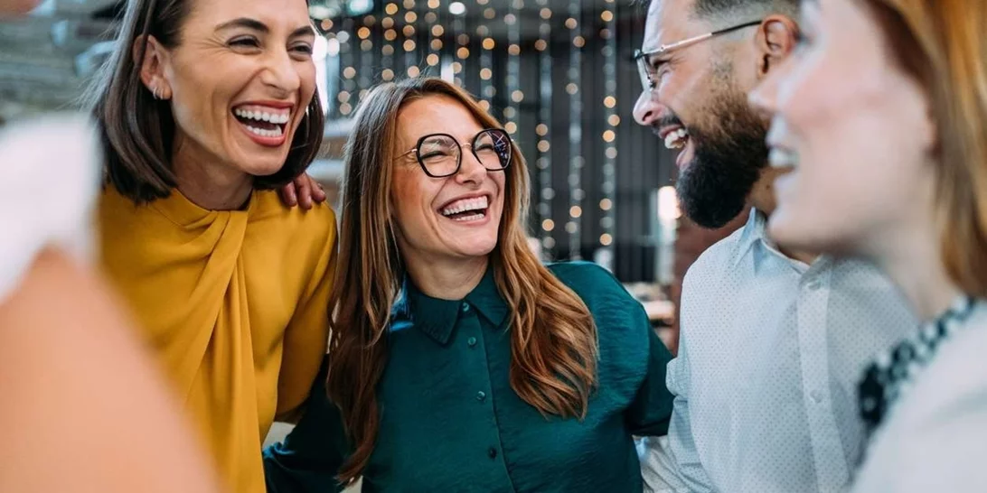 H εφαρμογή που θέλει να σε κάνει να γνωρίσεις ανθρώπους και να αφήσεις το κινητό