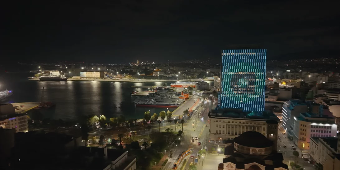 Ο Πύργος του Πειραιά στα χρώματα της Allwyn