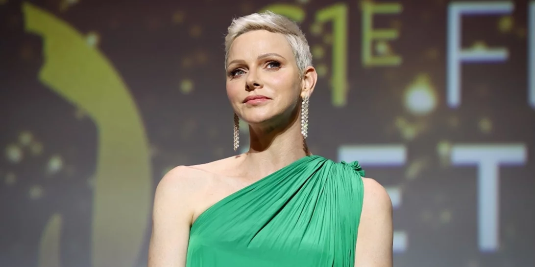 Η stylish εμφάνιση της πριγκίπισσας Charlene με κόκκινη ολόσωμη φόρμα