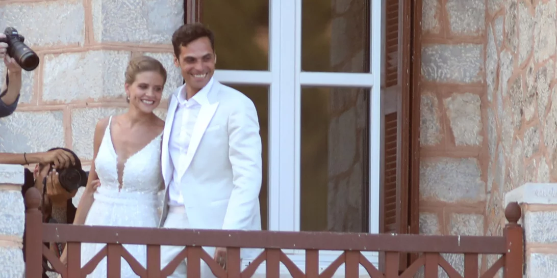 Δανάη Μιχαλάκη - Γιώργος Παπαγεωργίου | Τι φόρεσαν οι διάσημες καλεσμένες στον γάμο τους