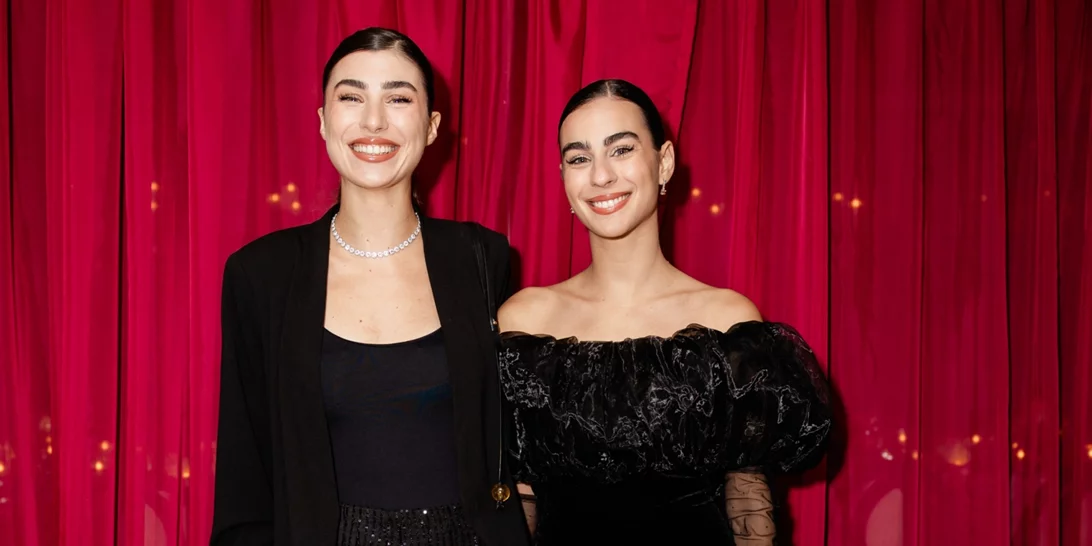 Η Χρύσα Μιχαλοπούλου φόρεσε το ημιδιαφανές παντελόνι με παγιέτες που είναι τέλειο για τις γιορτές