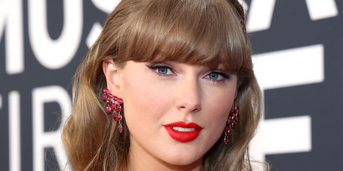 8 matte κραγιόν σε φλογερό κόκκινο για την Ημέρα του Αγίου Βαλεντίνου