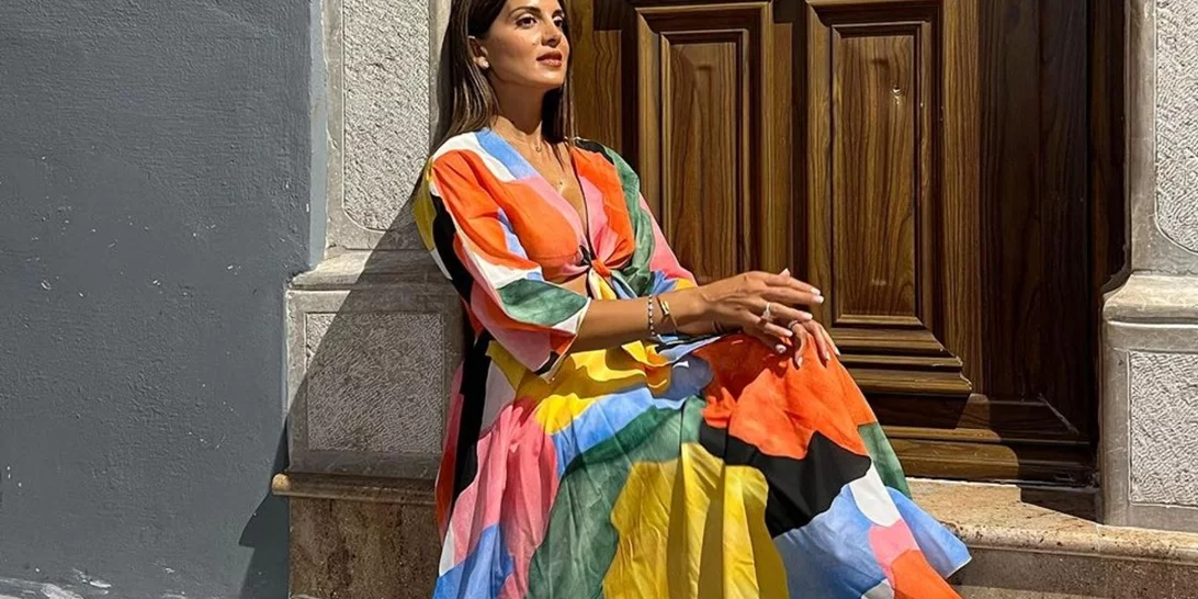 Η Σταματίνα Τσιμτσιλή προτείνει πώς να φορέσεις μία floral φούστα αυτή την εποχή