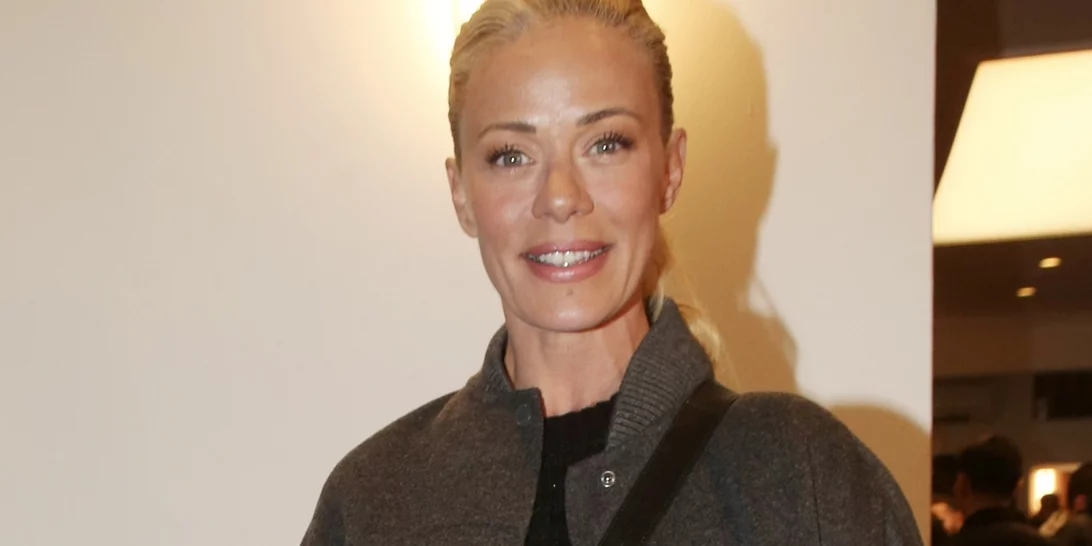 Η Ζέτα Μακρυπούλια με το παλτό που έχουμε όλες στη ντουλάπα μας