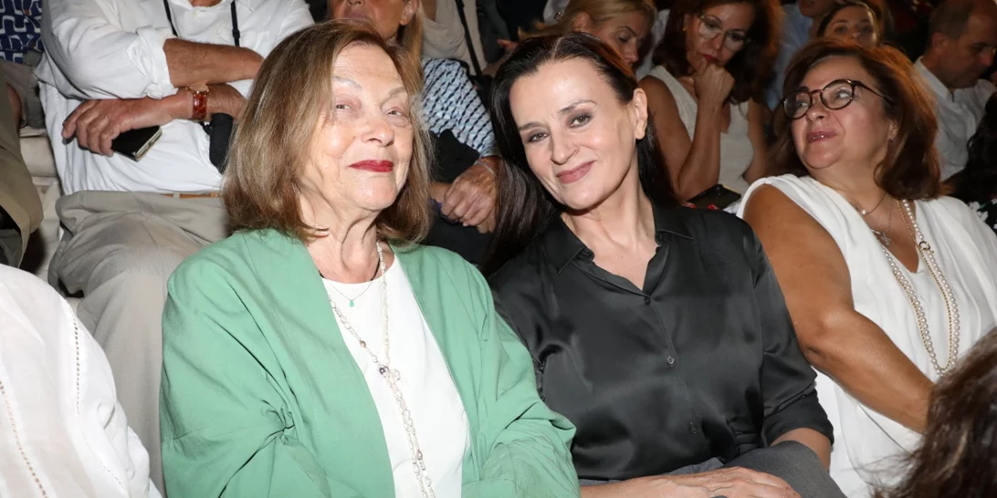 Καρυοφυλλιά Καραμπέτη | Με ανδρόγυνο look στo Ηρώδειο