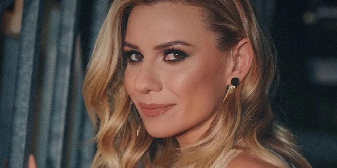 Το αναπάντεχο χρώμα νυχιών που επιλέγουν όλες οι Ελληνίδες celebrities φέτος την άνοιξη