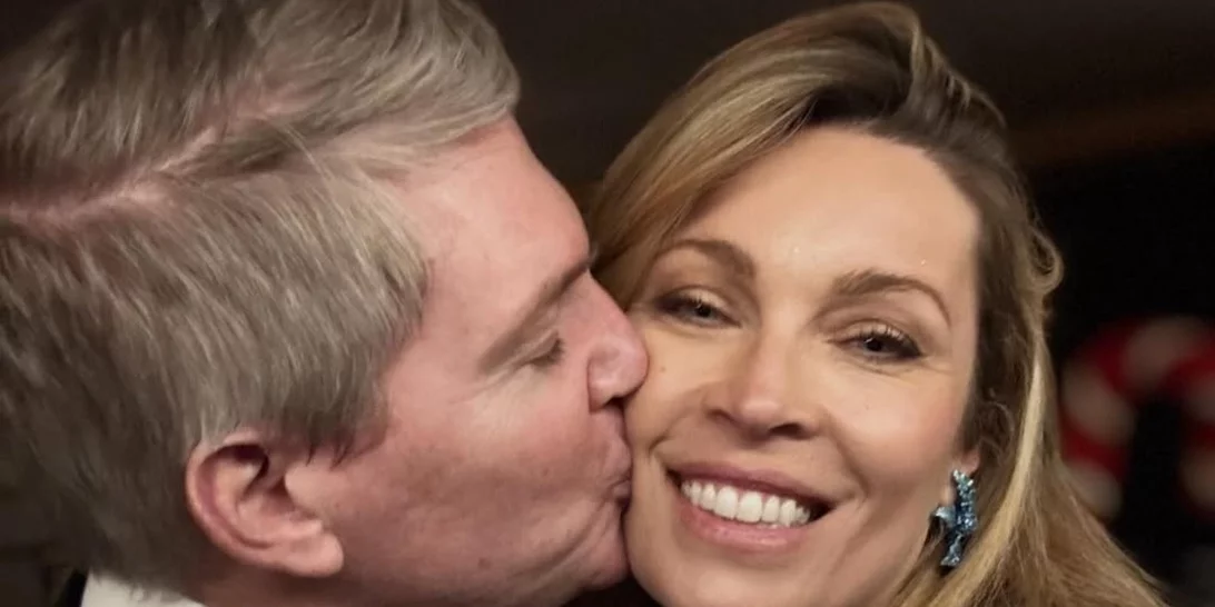 Αγκαλιασμένοι στα γιορτινά τους | Μαριέττα Χρουσαλά & Λέων Πατίτσας καλωσορίζουν το νέο έτος