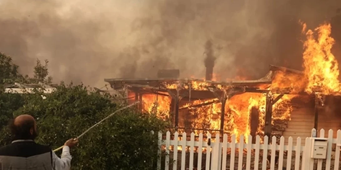 Κρήτη | Εφιαλτικές στιγμές για μητέρα και κόρη μετά από φωτιά στο σπίτι τους - Μεταφέρθηκαν με εγκαύματα στο νοσοκομείο [εικόνες]