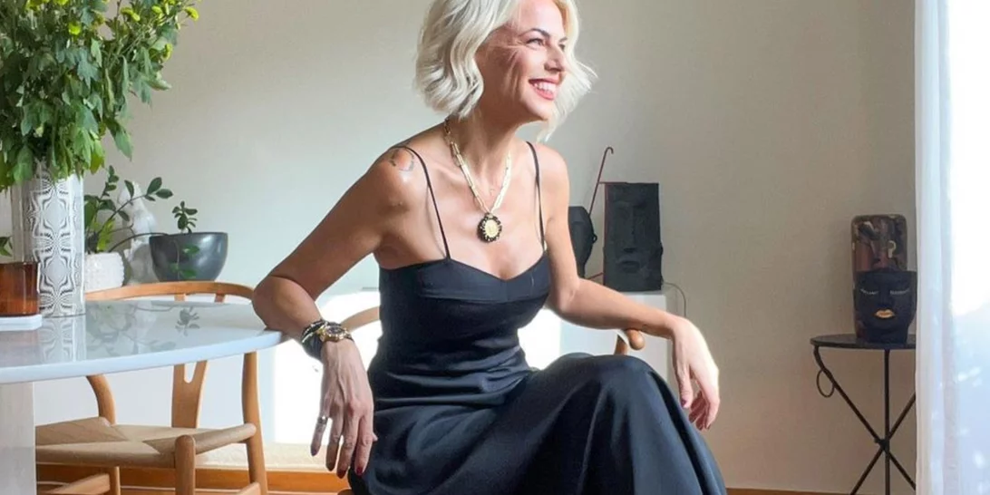 Η Χριστίνα Κοντοβά προτείνει πως να φορέσεις μία leather φούστα αυτή την εποχή