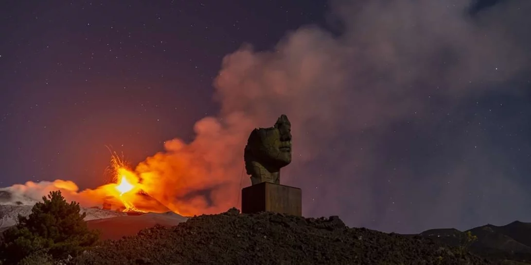 Ξύπνησε το ηφαίστειο της Αίτνας στη Σικελία με τεράστια έκρηξη (video)