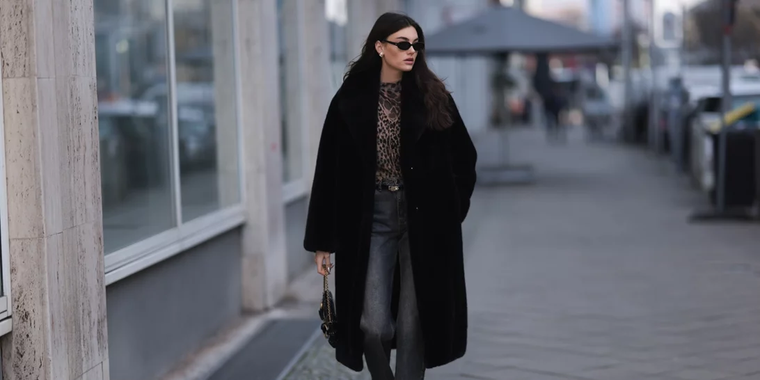 Βρήκαμε το πιο διάσημο πανωφόρι του 2025 με έκπτωση στη Mango