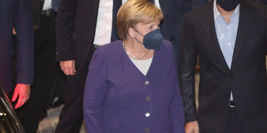 Συνάντηση στο Προεδρικό - Σακελλαροπούλου: "Αισθανθήκαμε δικαιολογημένα μόνοι" - Merkel: "Είχαμε σκαμπανεβάσματα"