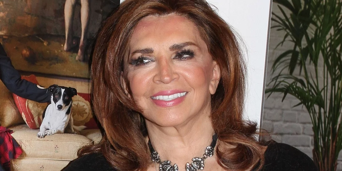 Με κομψό σύνολο στην Ακρόπολη η Μιμή Ντενίση | Οι πρώτες εικόνες από το νέο της τηλεοπτικό εγχείρημα