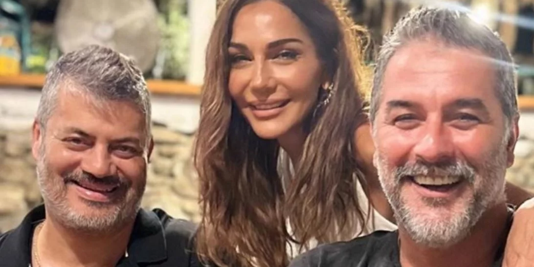 Δέσποινα Βανδή & Βασίλης Μπισμπίκης | Στον Αη Γιώργη στη Σητεία παρέα με φίλους