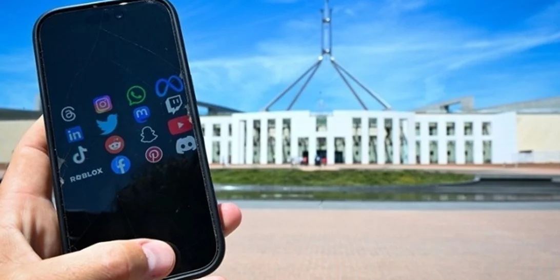 Αυστραλία | "Ήρθε το τέλος": Οι έφηβοι θρηνούν την απώλεια πρόσβασης στα social media - Τέθηκε σε ισχύ η απαγόρευση