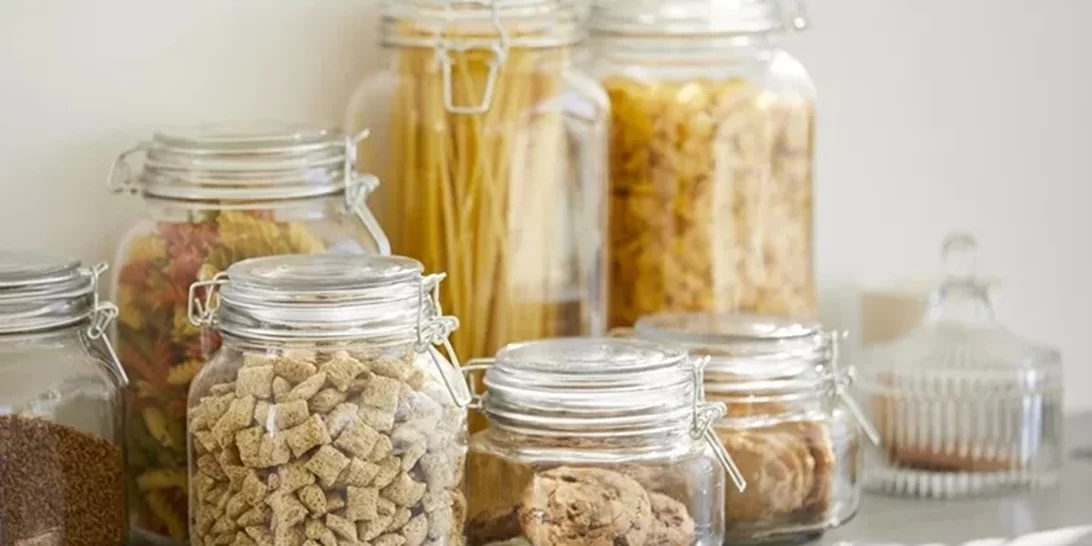 Πεταλούδες στα ντουλάπια της κουζίνας (ή αλλιώς σκόροι τροφίμων); Μάθε πώς θα τις αντιμετωπίσεις