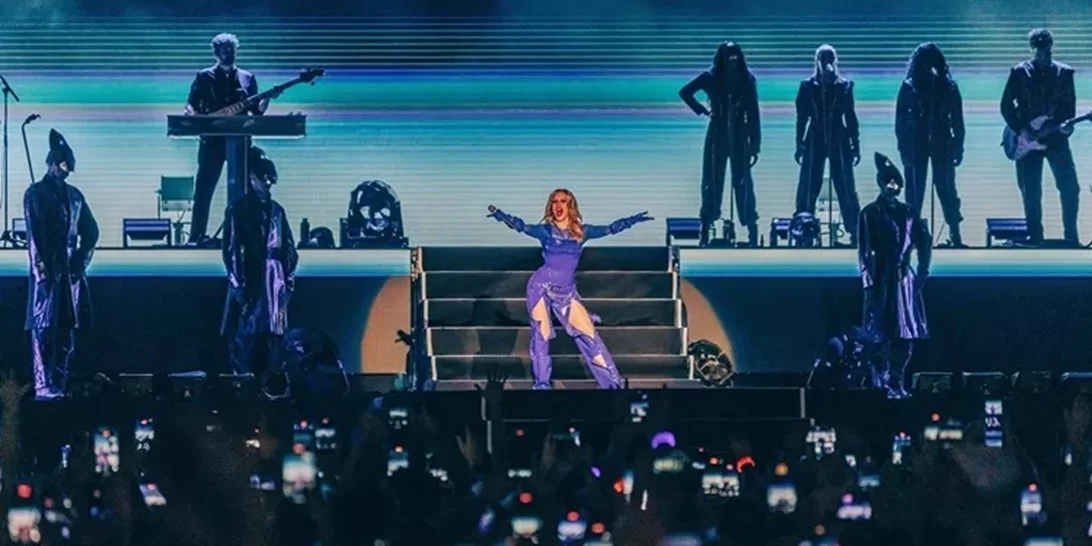 Η Kylie Minogue στην Πλατεία Νερού | Ποπ φαντασμαγορία και αγνή διασκέδαση