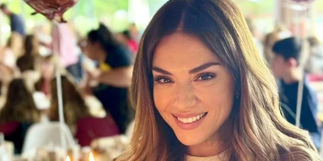 Η Βάσω Λασκαράκη είναι ο εαυτός της στο σπίτι της -  Με πιτζάμες σε cozy διάθεση