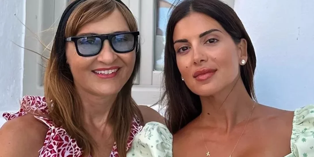 Μάρα Ζαχαρέα & Σταματίνα Τσιμτσιλή | Κομψές εμφανίσεις σε lunch break με φόντο τον Παρθενώνα