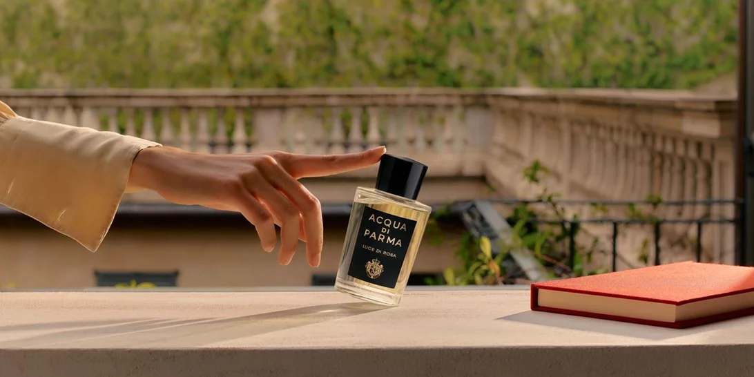 Παιχνίδια με το φως | Το νέο άρωμα Luce di Rosa της Acqua di Parma