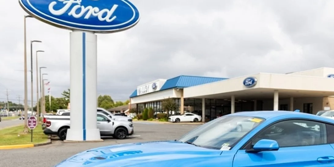 Η Ford έθεσε σε διαθεσιμότητα τον εργάτη που φώναξε στον Donald Trump