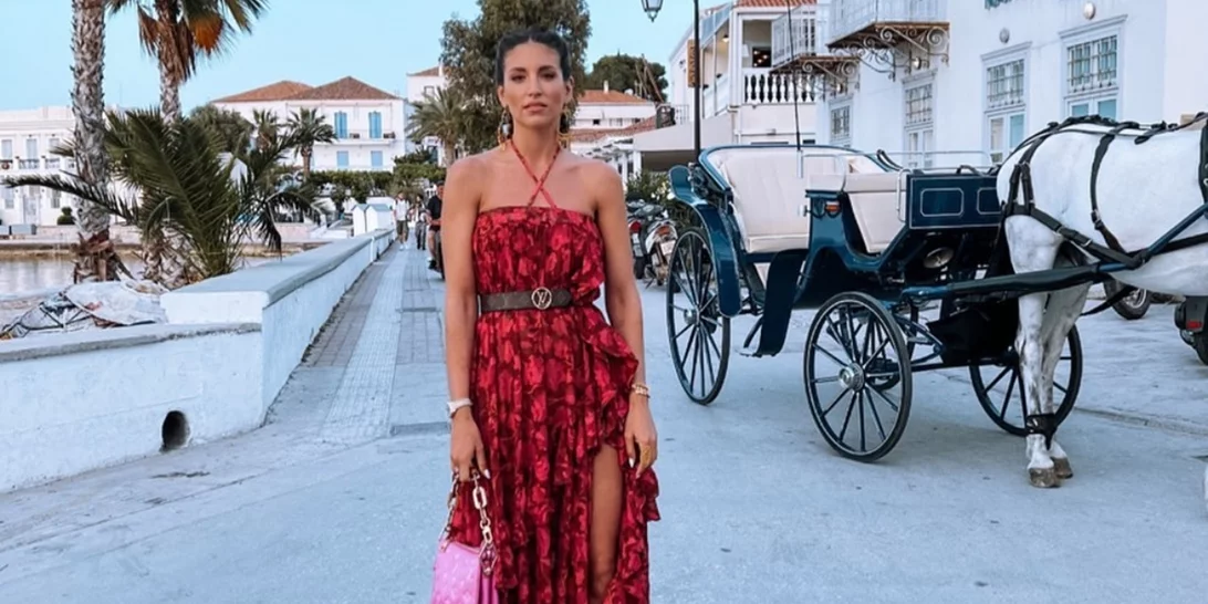 Θέλεις να πετύχεις το τέλειο μαύρισμα; Η Αθηνά Οικονομάκου φόρεσε το ιδανικό μαγιό